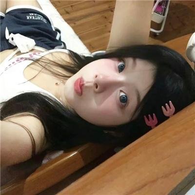 玉米上的麻雀 海报